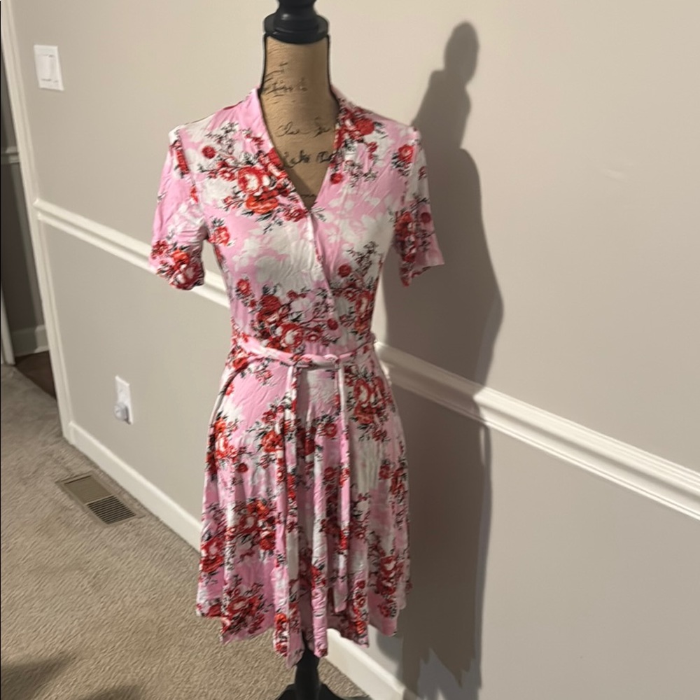 VENUS size small Pink Floral Midi Dress